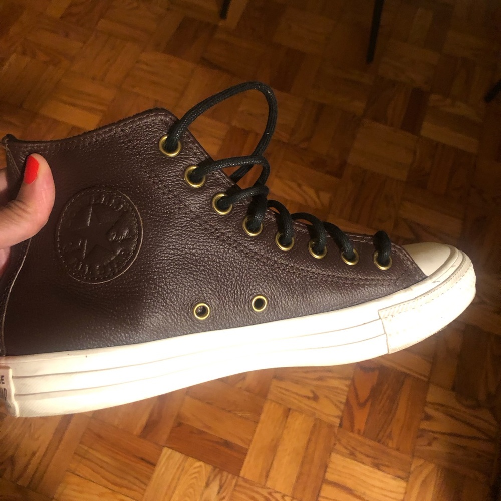 🌻SOLD🌻 Chocolate Brown, Leather Converse size 8.5